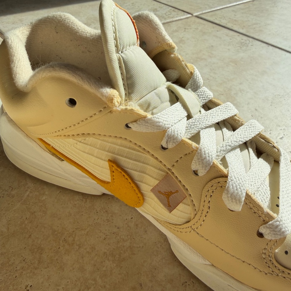 Jordan sneakers - Picture 3 of 6